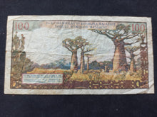 Charger l&#39;image dans la galerie, Madagascar : 100 Francs 1966 (Ref53)
