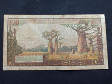 Charger l&#39;image dans la galerie, Madagascar : 100 Francs 1966 (Ref105)
