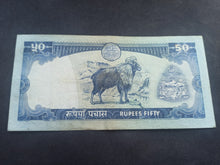 Charger l&#39;image dans la galerie, Nepal : Lot 50 &amp; 100 Rupees 1981 / 83 (Ref 3146)
