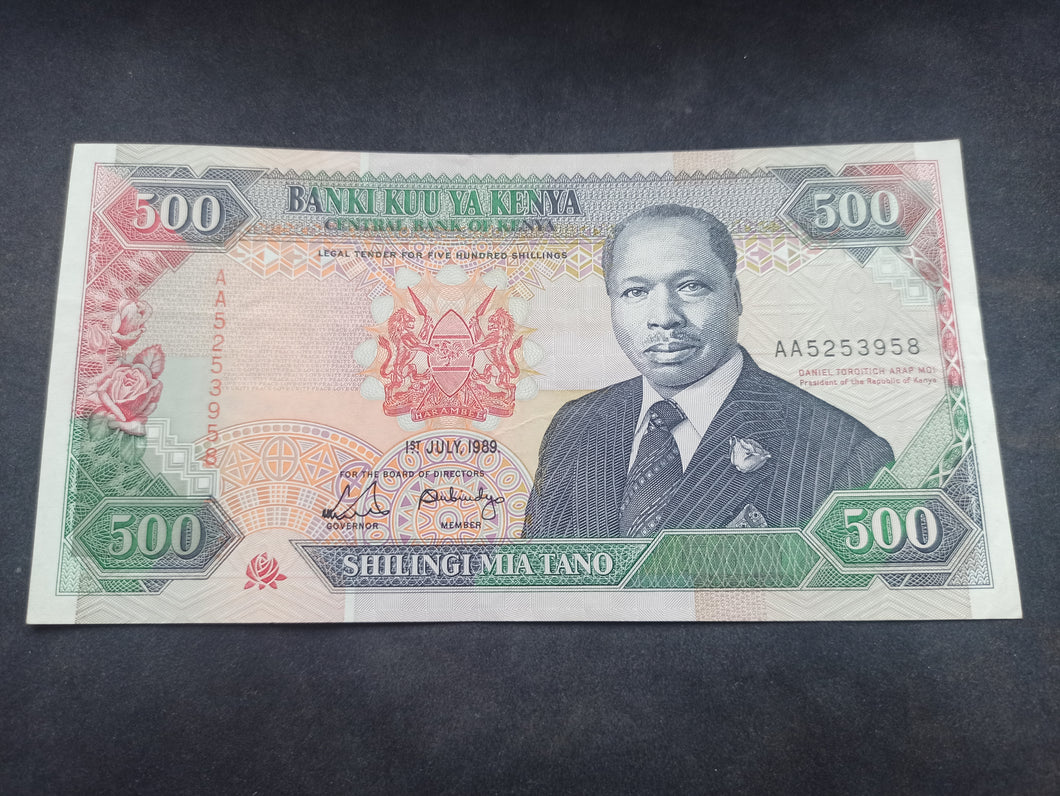 Kenya : 200 Shillings 1988 Sign 9a (Ref 3184)