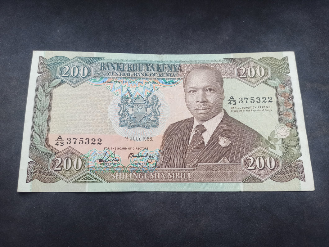 Kenya : 200 Shillings 1988 Sign 9a (Ref 3184)