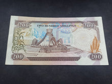 Charger l&#39;image dans la galerie, Kenya : 200 Shillings 1988 Sign 9a (Ref 3184)
