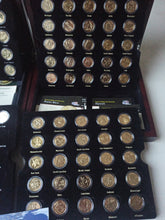 Charger l&#39;image dans la galerie, Lot Coffret Bois 84 X Quarter Dollar Etats-Unis Plaqué Or
