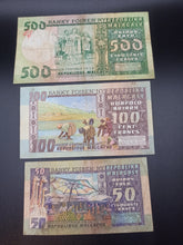 Charger l'image dans la galerie, Madagascar : 500 / 100 / 50 Francs 1974 (Ref 3305)
