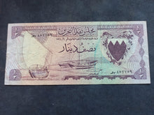 Charger l'image dans la galerie, Bahreïn : 1/2 Dinar 1964 (Ref 3453)
