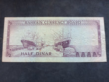 Charger l'image dans la galerie, Bahreïn : 1/2 Dinar 1964 (Ref 3453)
