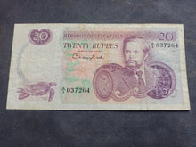 Charger l'image dans la galerie, Seychelles : 20 Rupees 1977 (Ref 3660)
