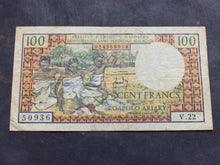 Charger l'image dans la galerie, Madagascar : 100 Francs 1966 (Ref 3749)
