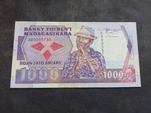 Charger l'image dans la galerie, Madagascar : 1000 Francs 1983 (Ref 3753)
