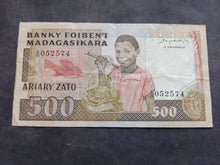 Charger l'image dans la galerie, Madagascar : 500 Francs 1983 (Ref 3754)
