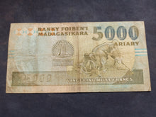 Charger l'image dans la galerie, Madagascar : 25000 Francs / 5000 Ariary 1993 (Ref 3756)
